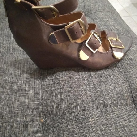 BCBG detailed buckle bootie - Picture 2 of 4
